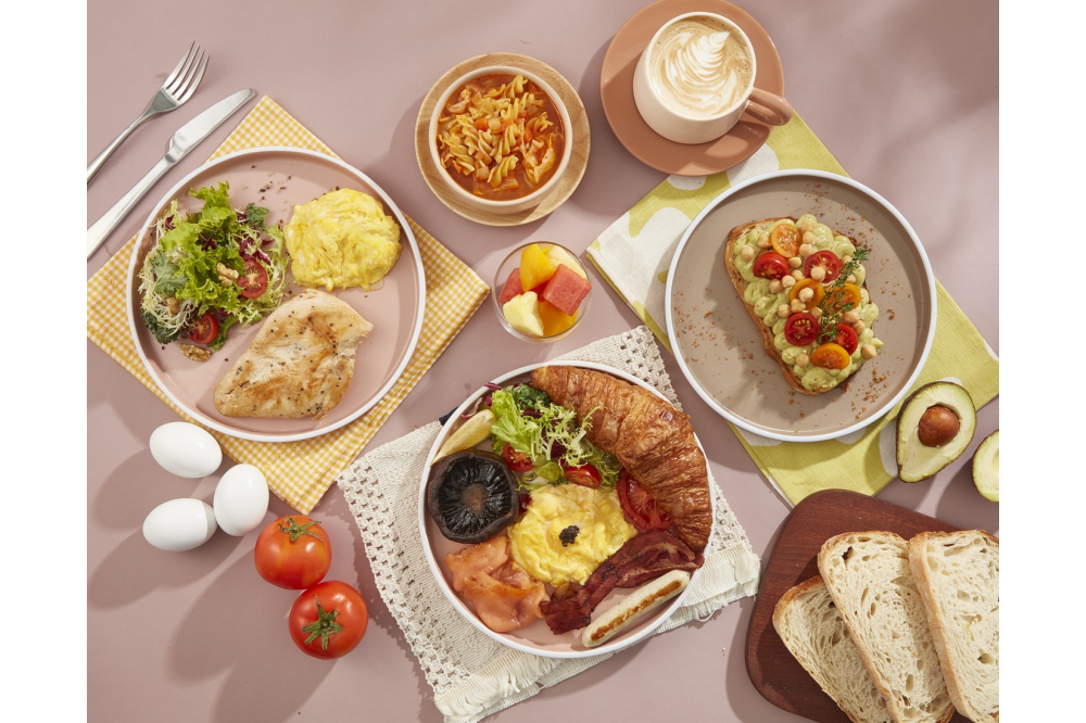 Breakfast_group_shot_(red)